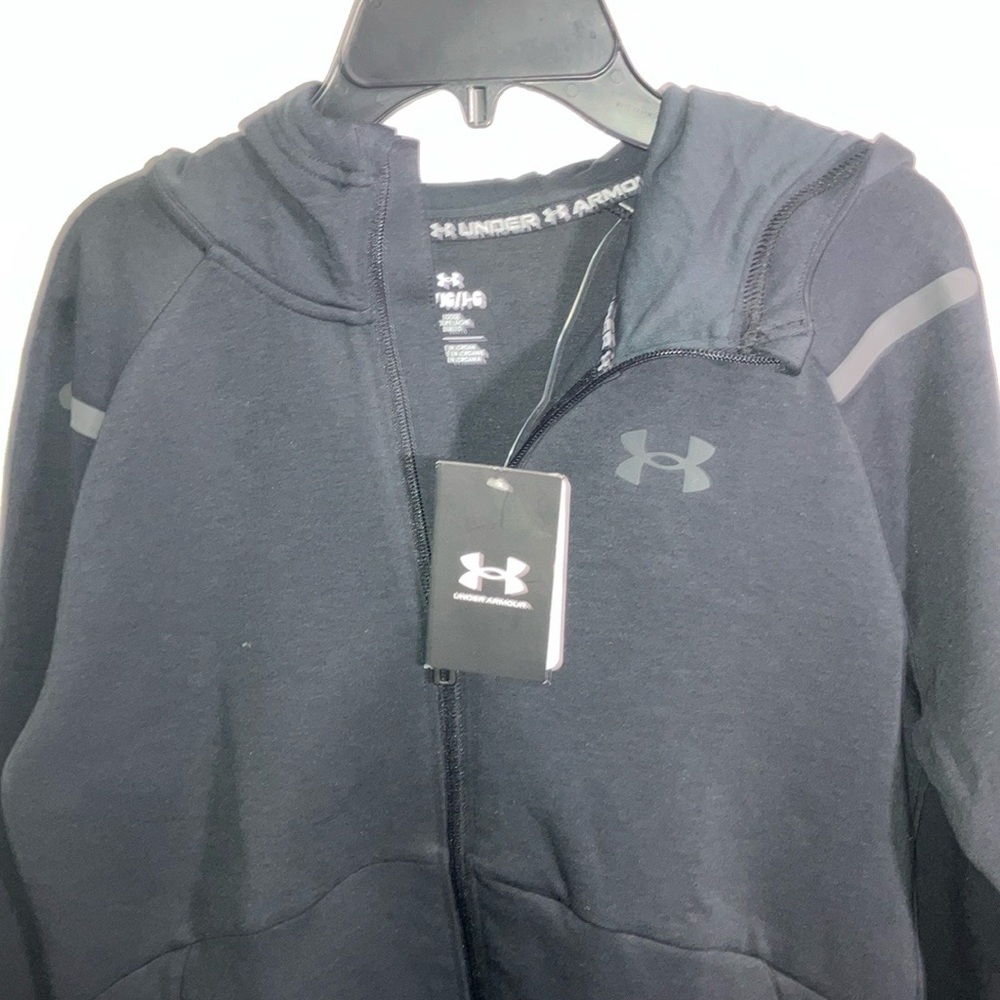 New Hooded sweatshirt Under Armour boys size YL/G